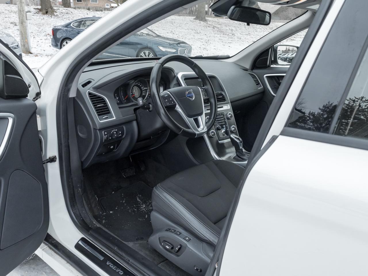 2015 Volvo XC60 2015.5 AWD 5dr T5  TRADE IN  NO ACCIDENTS  AS IS Photo