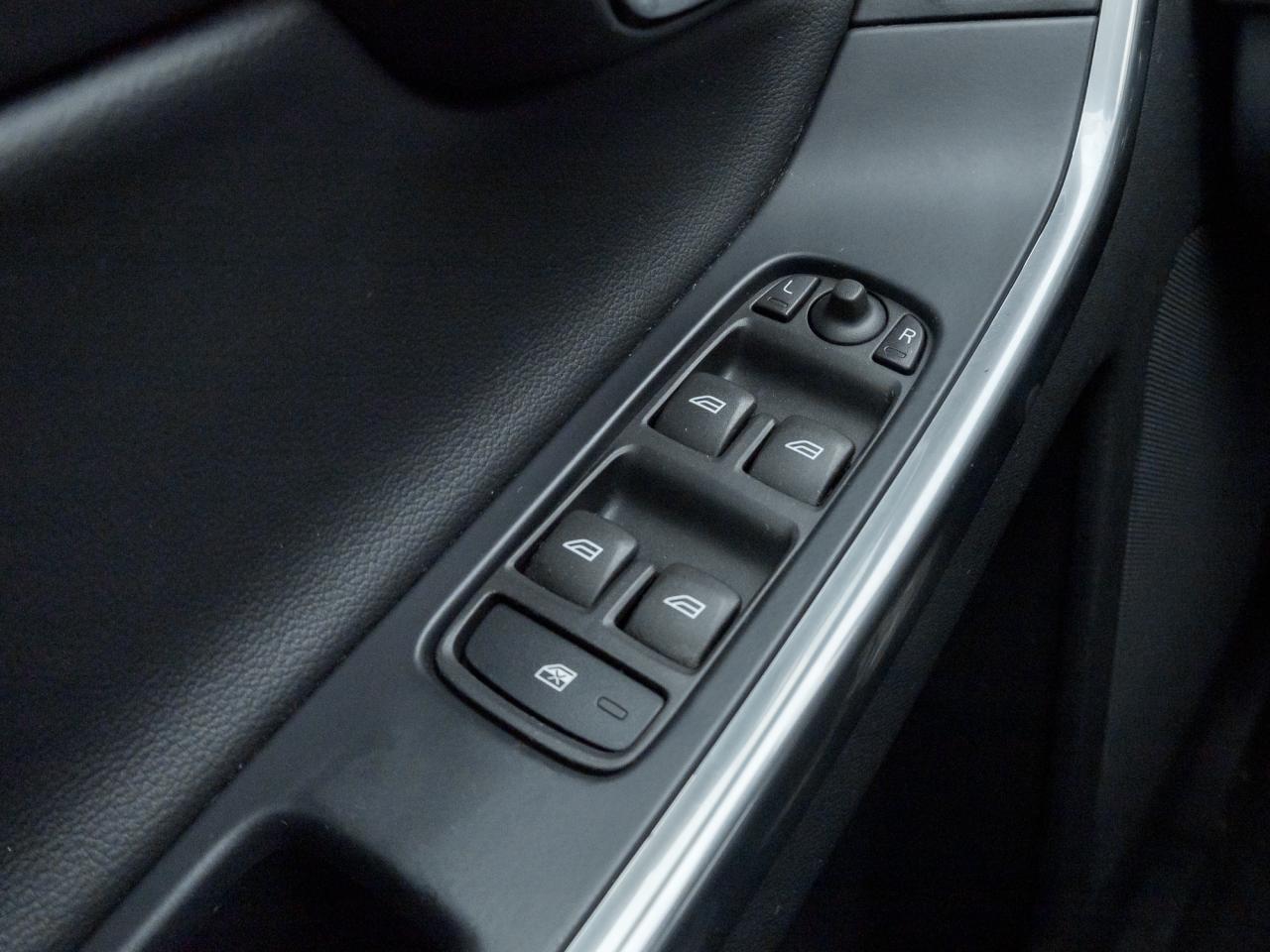 2015 Volvo XC60 2015.5 AWD 5dr T5  TRADE IN  NO ACCIDENTS  AS IS Photo