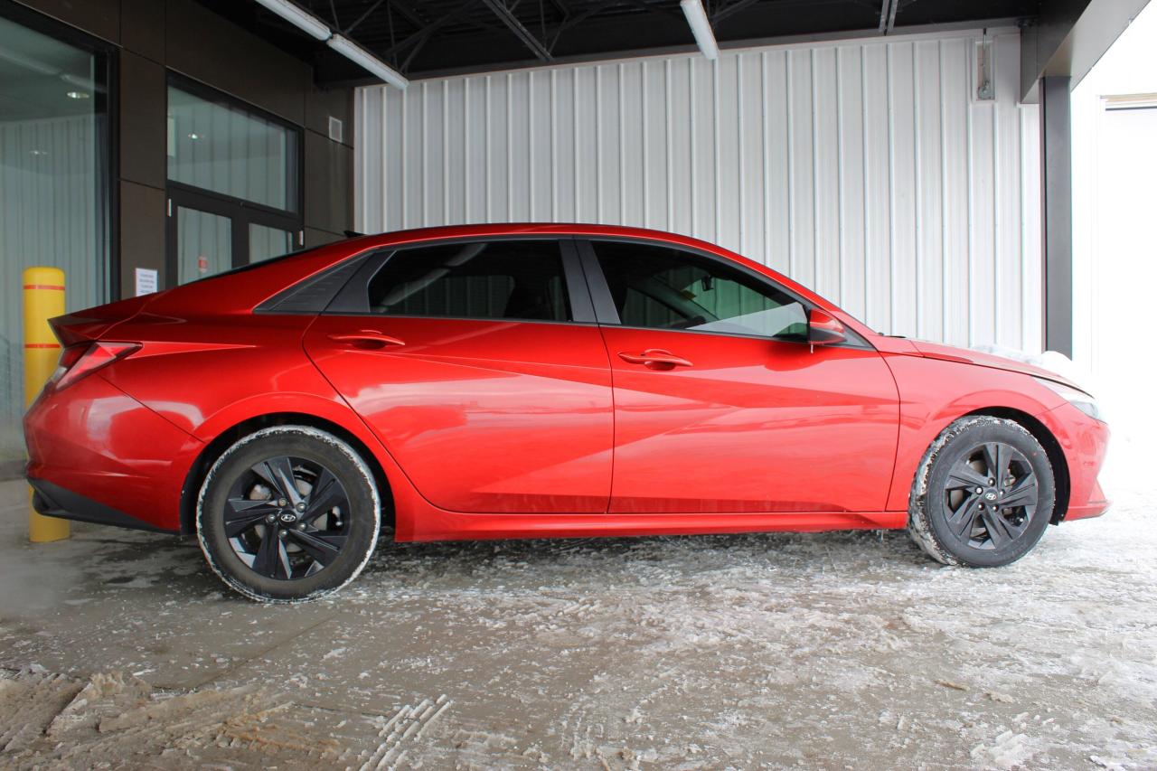 2022 Hyundai Elantra Preferred IVT w/Sun & Tech Package Photo