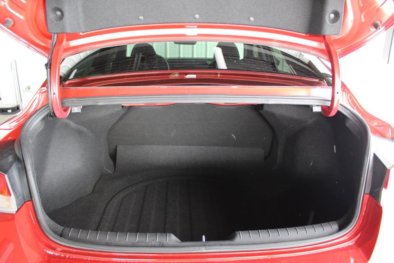 2022 Hyundai Elantra Preferred IVT w/Sun & Tech Package Photo