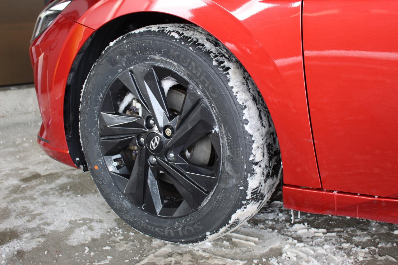 2022 Hyundai Elantra Preferred IVT w/Sun & Tech Package Photo