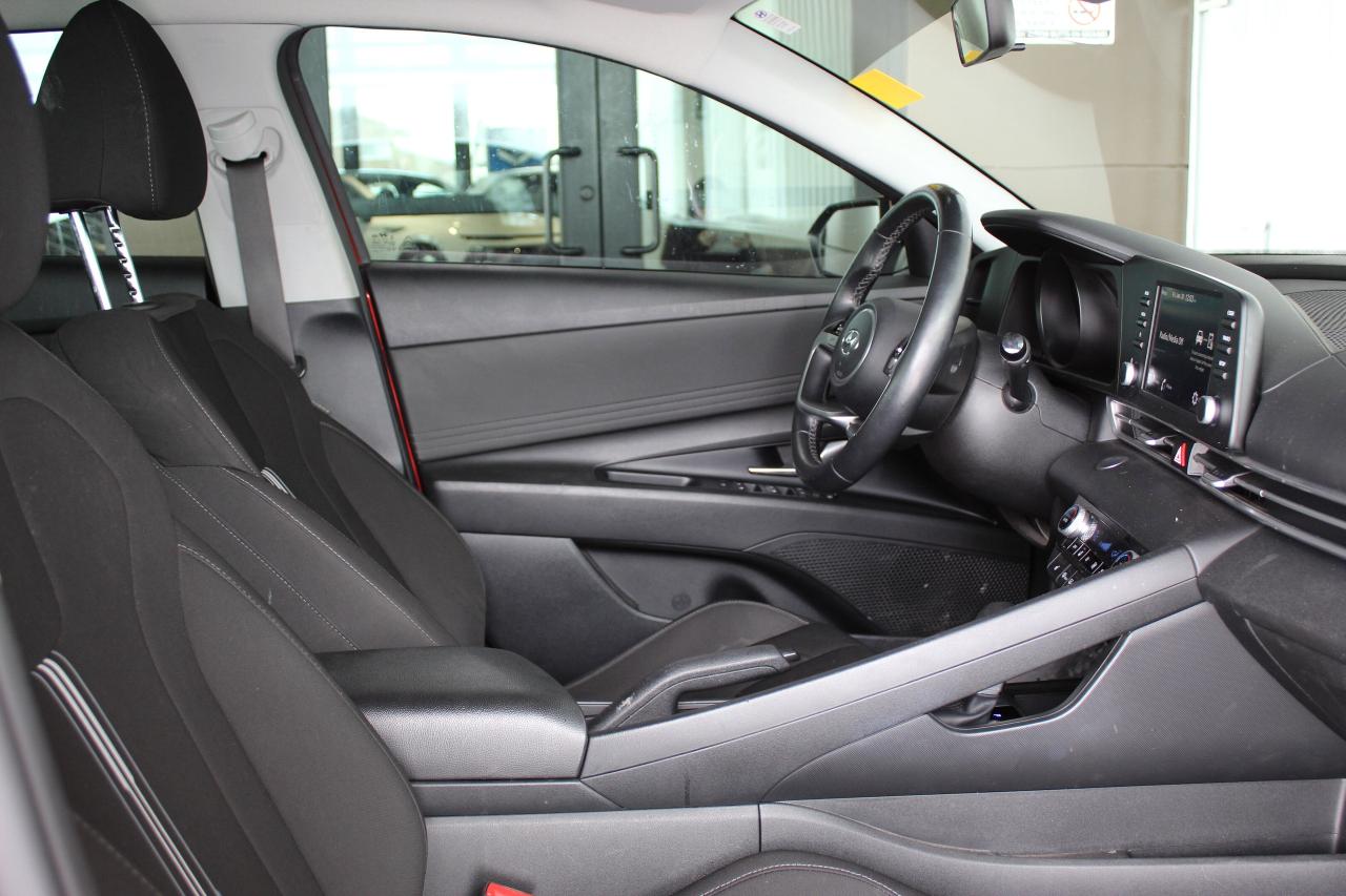 2022 Hyundai Elantra Preferred IVT w/Sun & Tech Package Photo