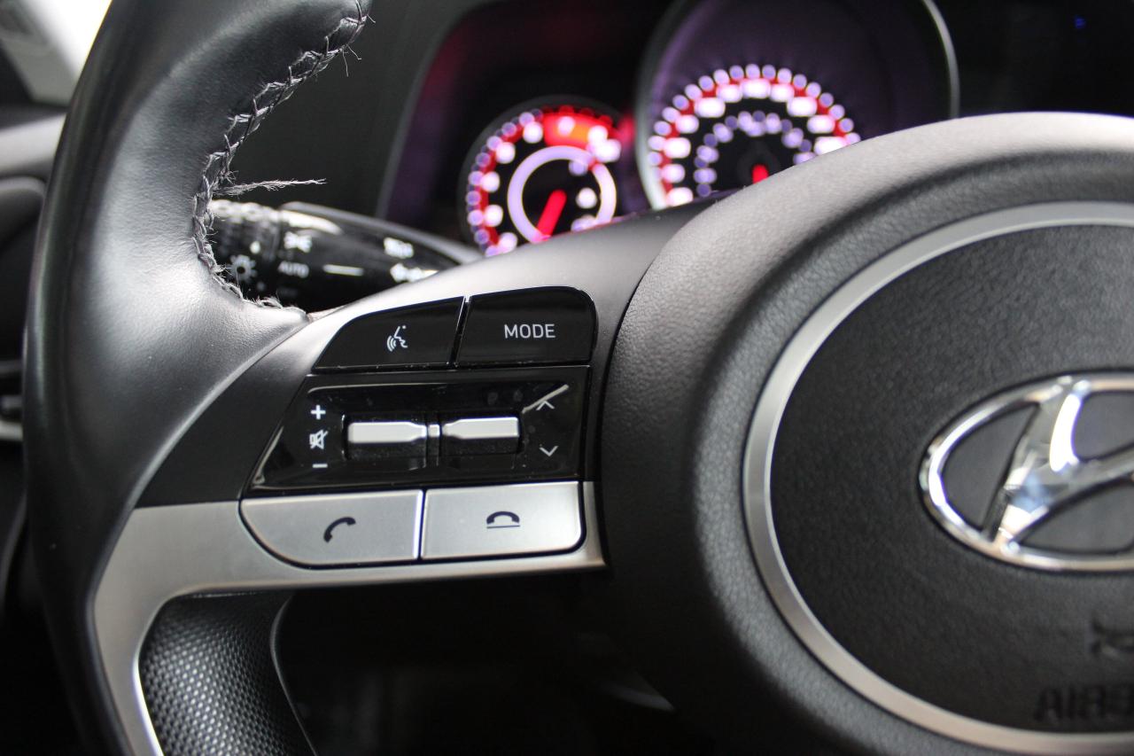 2022 Hyundai Elantra Preferred IVT w/Sun & Tech Package Photo