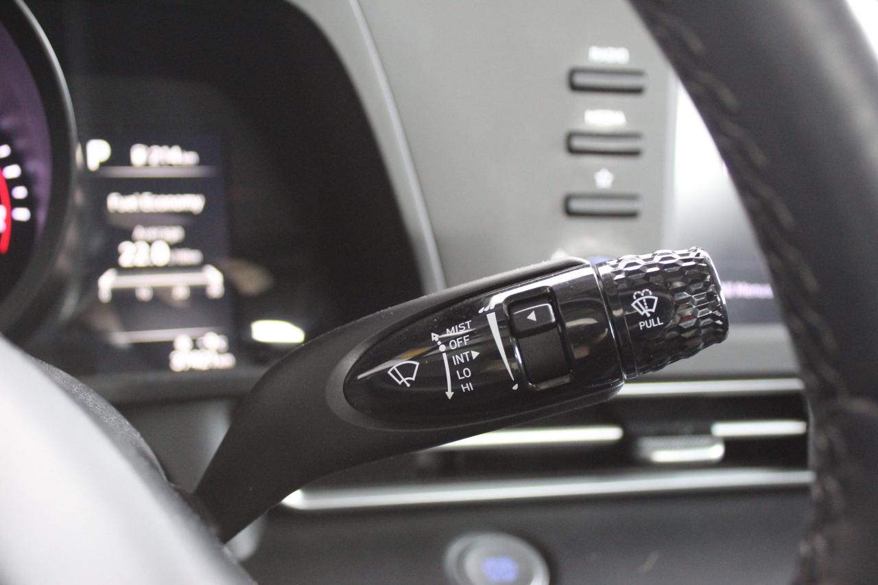 2022 Hyundai Elantra Preferred IVT w/Sun & Tech Package Photo