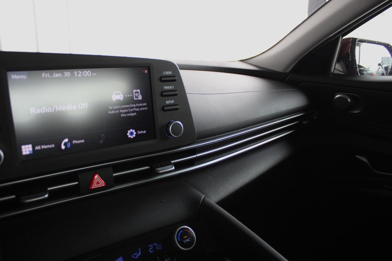 2022 Hyundai Elantra Preferred IVT w/Sun & Tech Package Photo