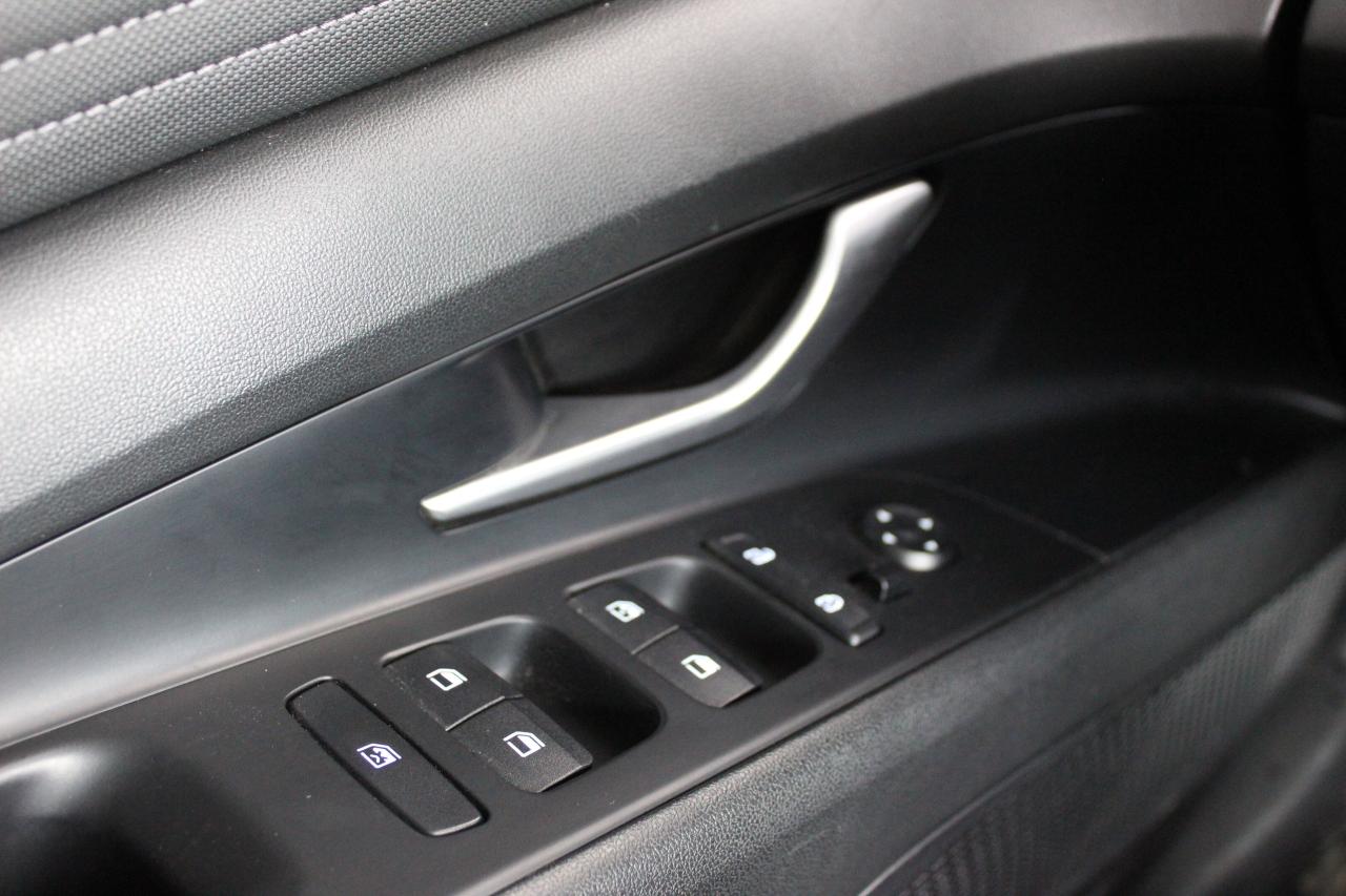 2022 Hyundai Elantra Preferred IVT w/Sun & Tech Package Photo