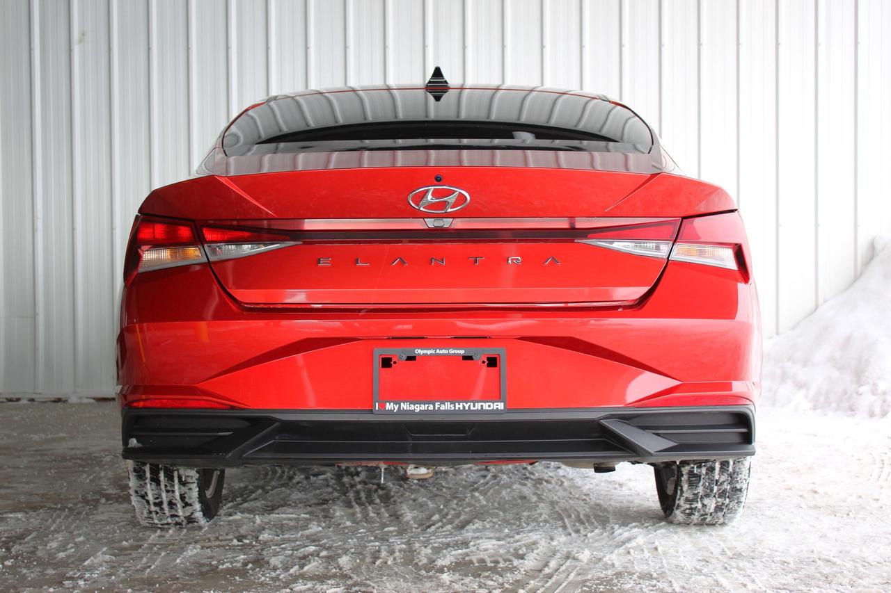 2022 Hyundai Elantra Preferred IVT w/Sun & Tech Package Photo3