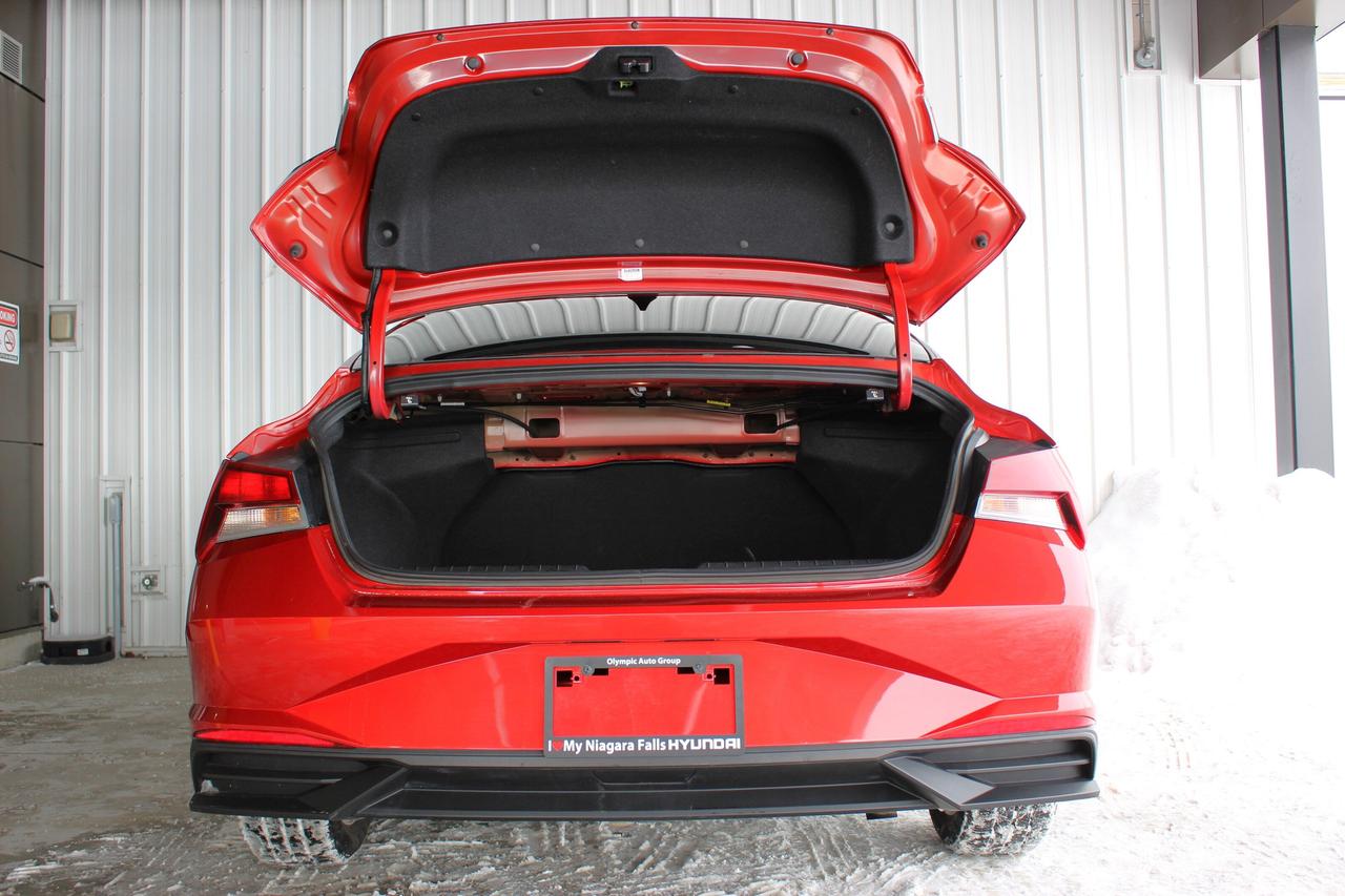 2022 Hyundai Elantra Preferred IVT w/Sun & Tech Package Photo4