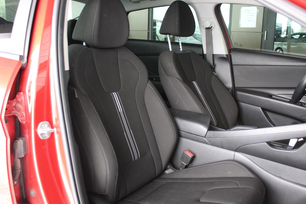 2022 Hyundai Elantra Preferred IVT w/Sun & Tech Package Photo