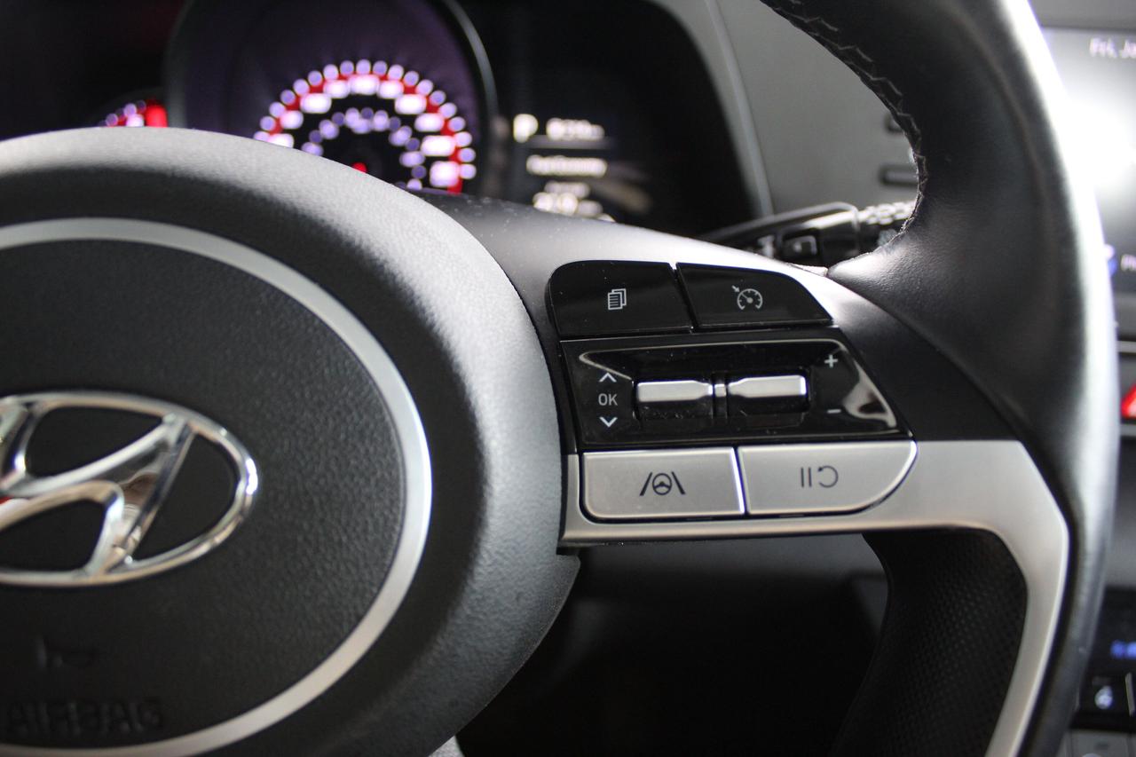 2022 Hyundai Elantra Preferred IVT w/Sun & Tech Package Photo