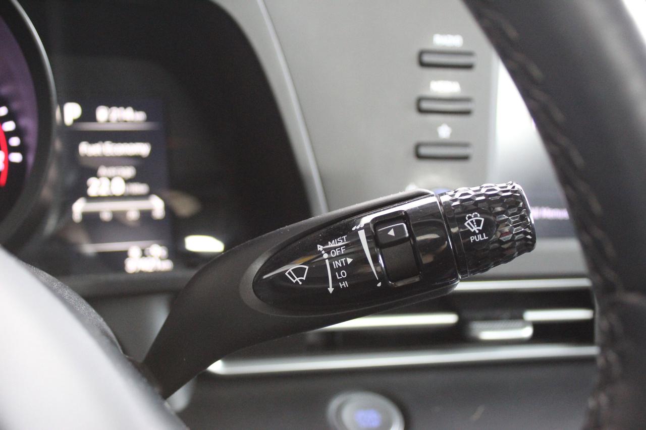 2022 Hyundai Elantra Preferred IVT w/Sun & Tech Package Photo