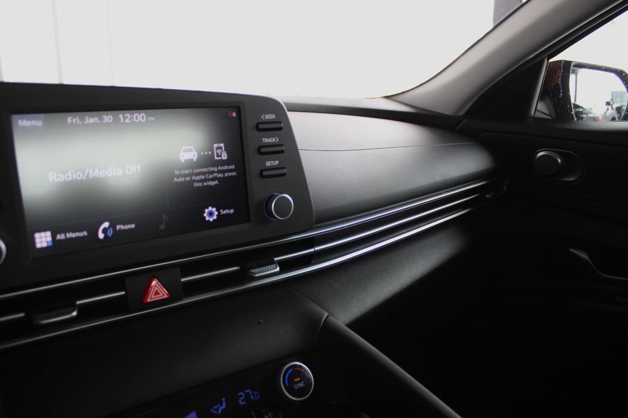 2022 Hyundai Elantra Preferred IVT w/Sun & Tech Package Photo