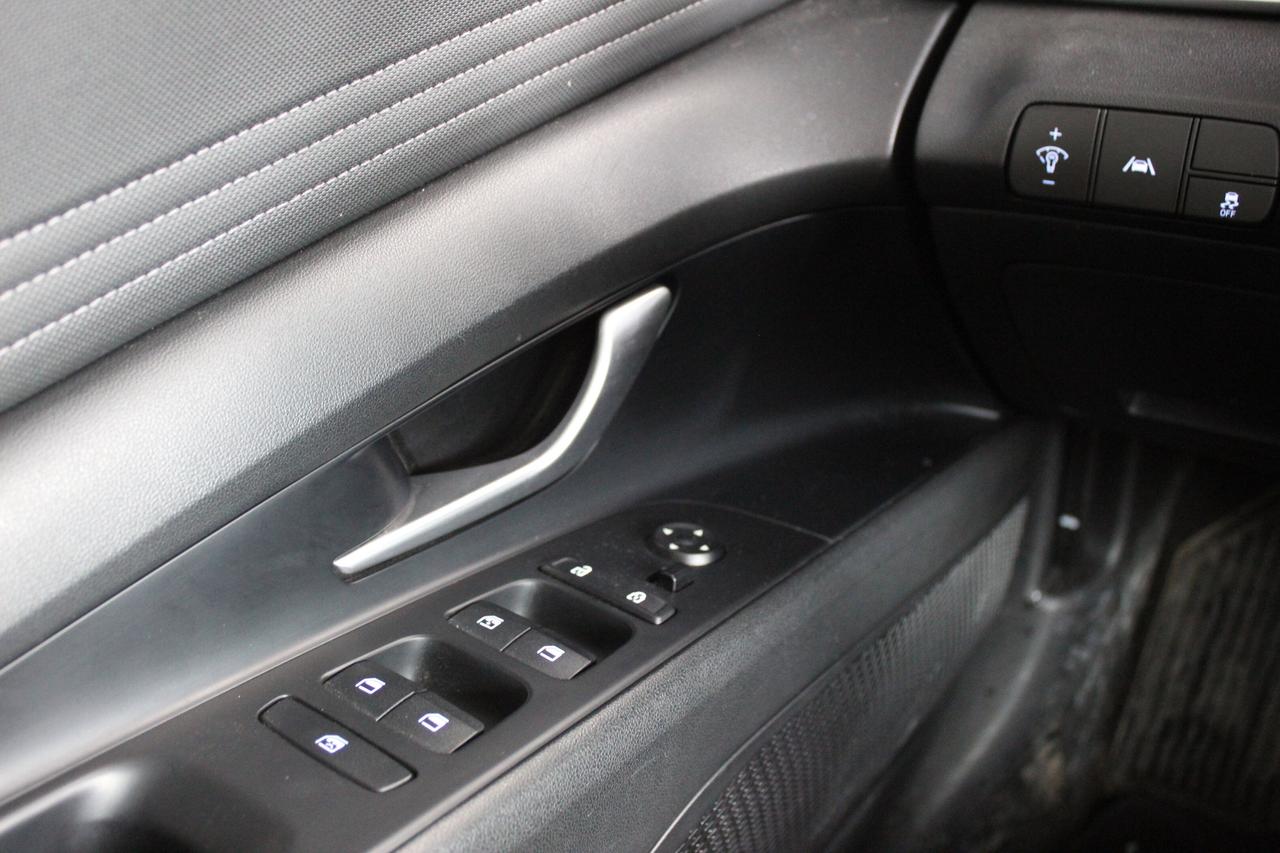 2022 Hyundai Elantra Preferred IVT w/Sun & Tech Package Photo