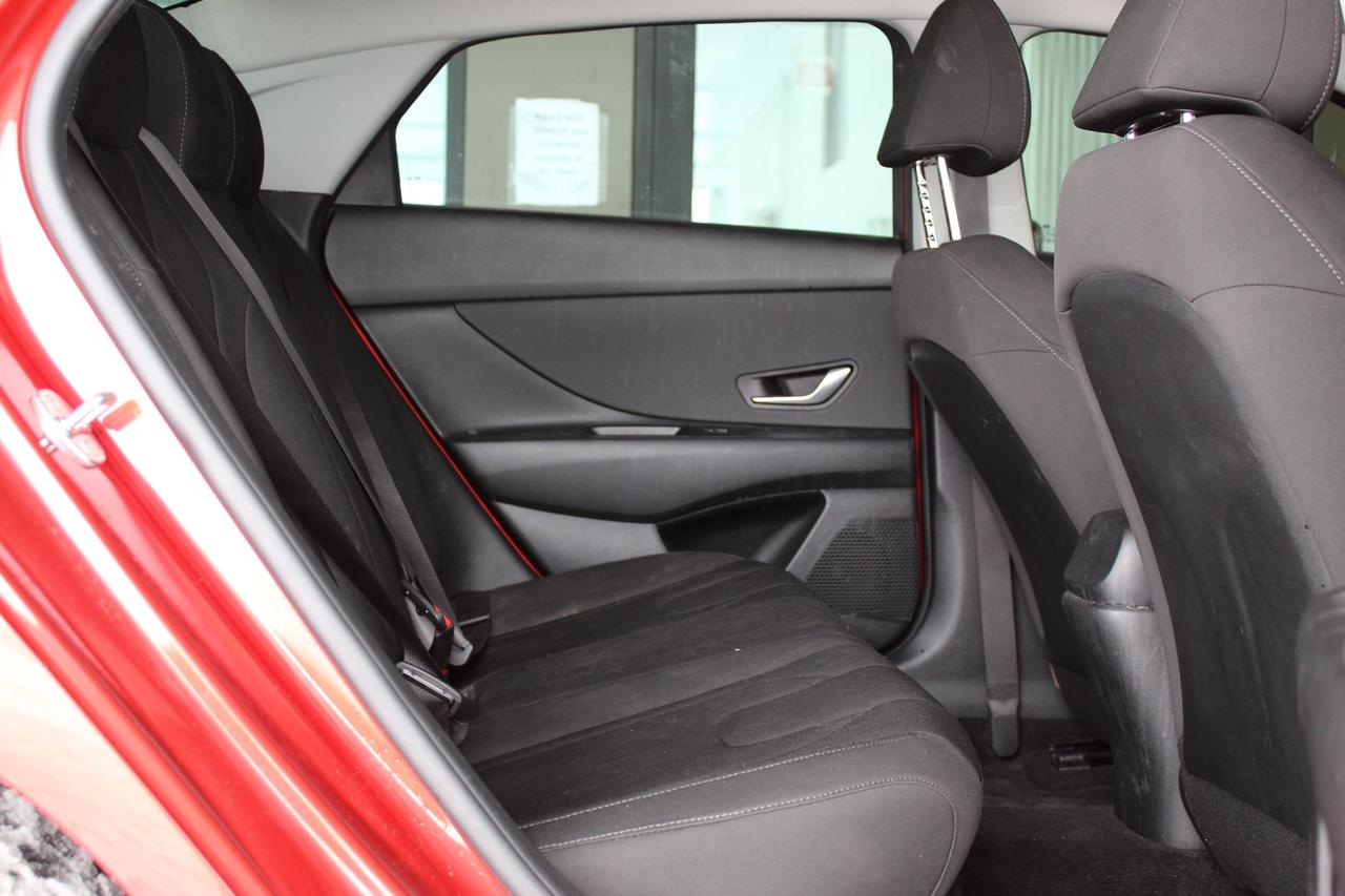 2022 Hyundai Elantra Preferred IVT w/Sun & Tech Package Photo