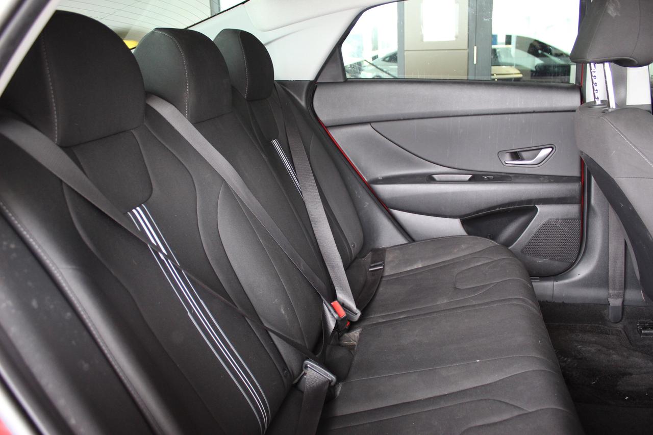 2022 Hyundai Elantra Preferred IVT w/Sun & Tech Package Photo