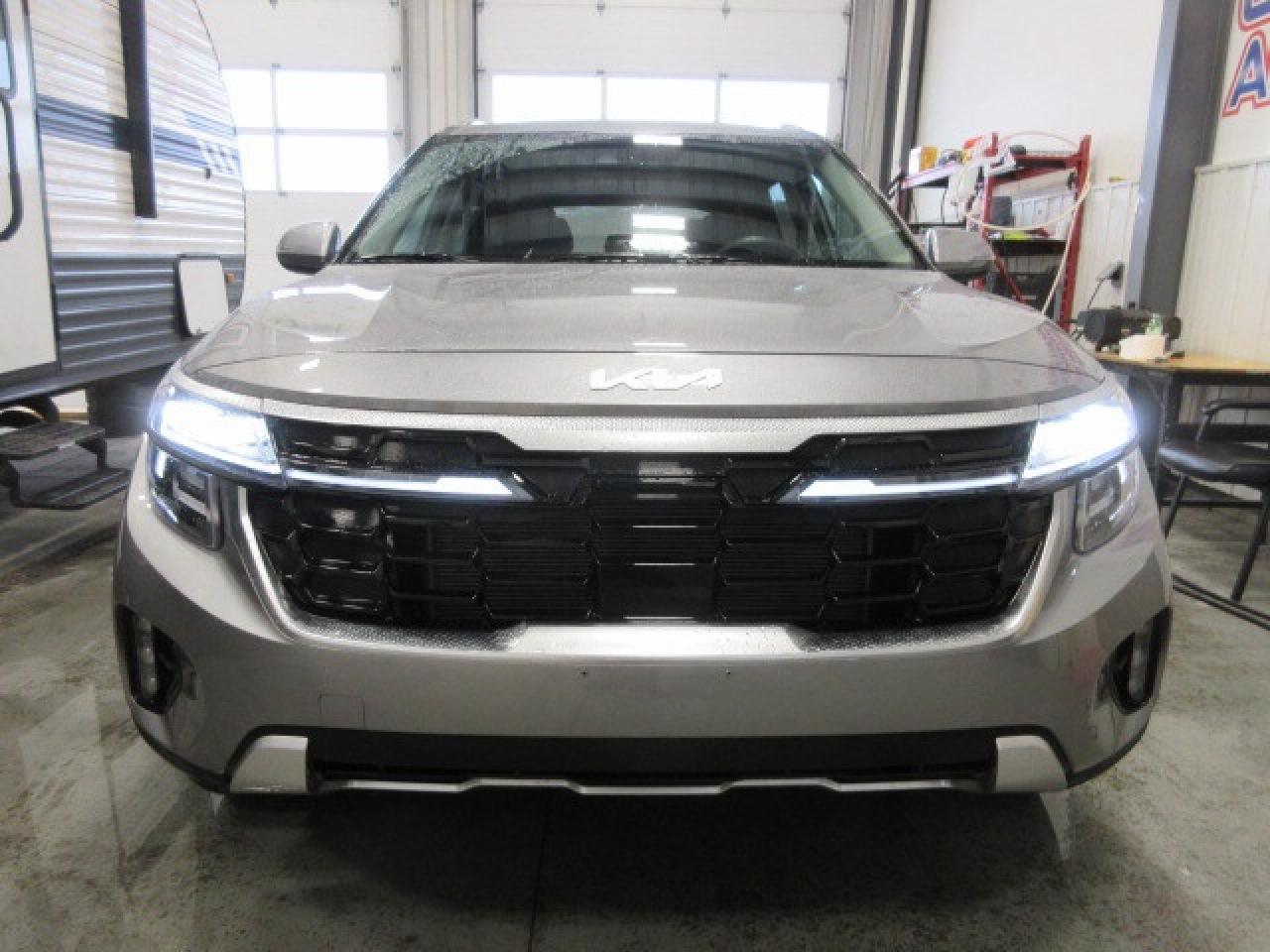 2025 Kia Seltos EX PREMIUM AWD, NAV, ROOF, HTD. LEATHER, 12K! Photo