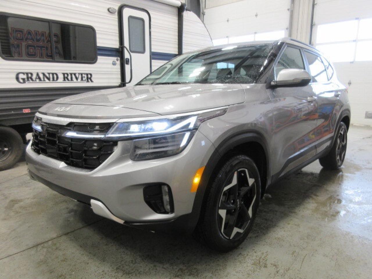 2025 Kia Seltos EX PREMIUM AWD, NAV, ROOF, HTD. LEATHER, 12K! Photo3