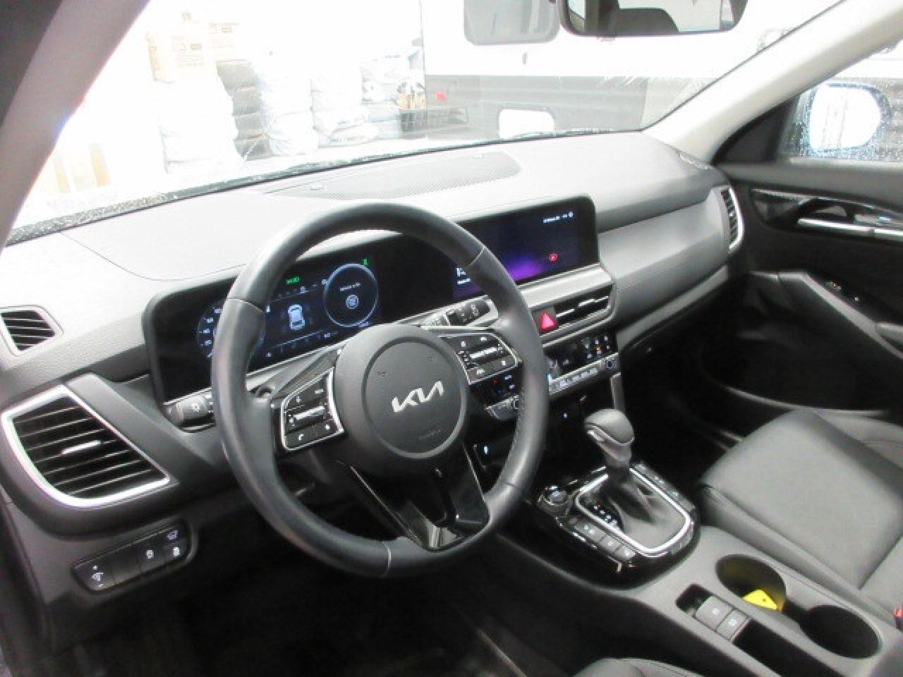 2025 Kia Seltos EX PREMIUM AWD, NAV, ROOF, HTD. LEATHER, 12K! Photo