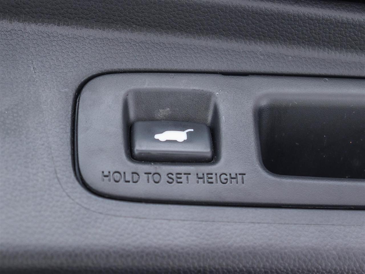 2024 Honda CR-V Touring LEATHER NAVI SUNROOF Photo