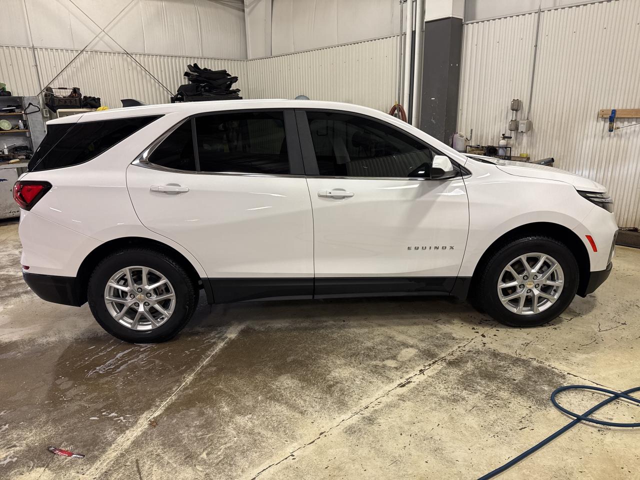 2024 Chevrolet Equinox LT Photo2