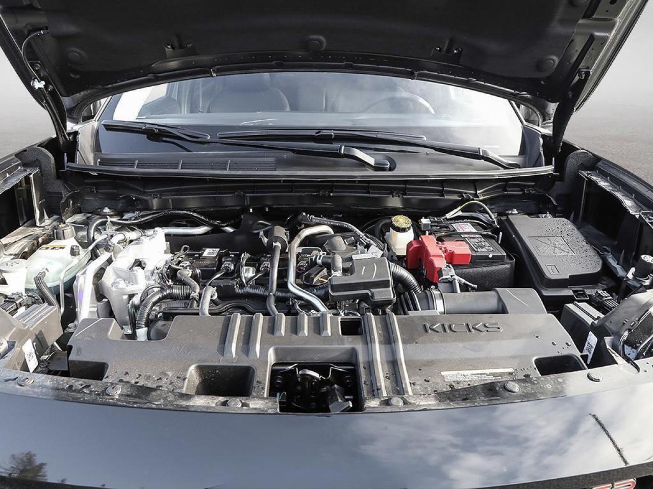 2025 Nissan Kicks SR Photo