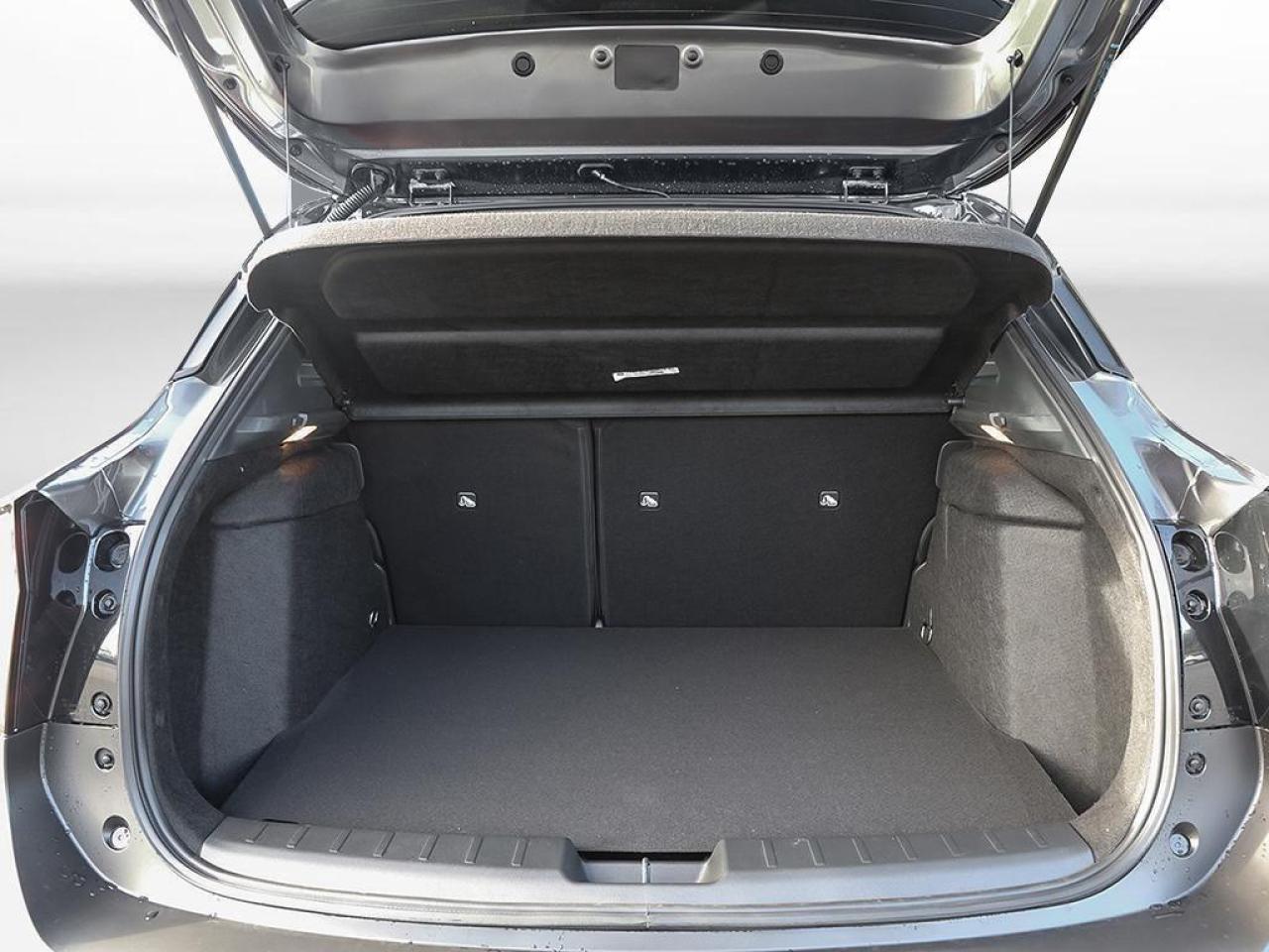 2025 Nissan Kicks SR Photo