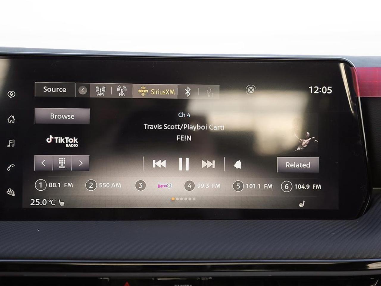 2025 Nissan Kicks SR Photo