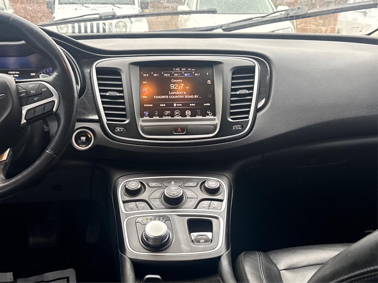 2015 Chrysler 200 NAV LEATHER PANO ROOF CLEAN WE FINANCE ALL CREDIT! Photo