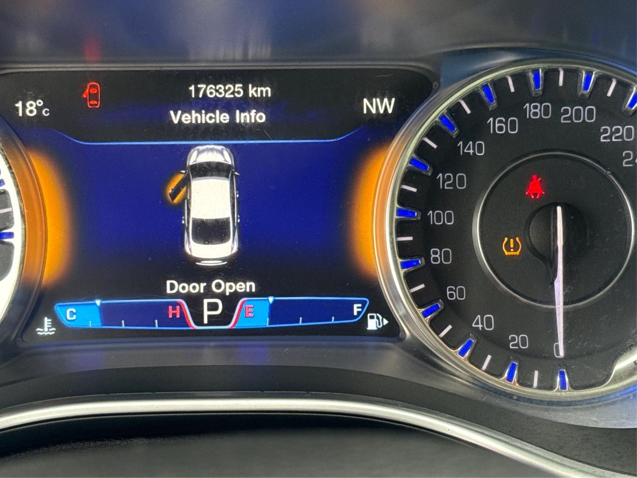 2015 Chrysler 200 NAV LEATHER PANO ROOF CLEAN WE FINANCE ALL CREDIT! Photo