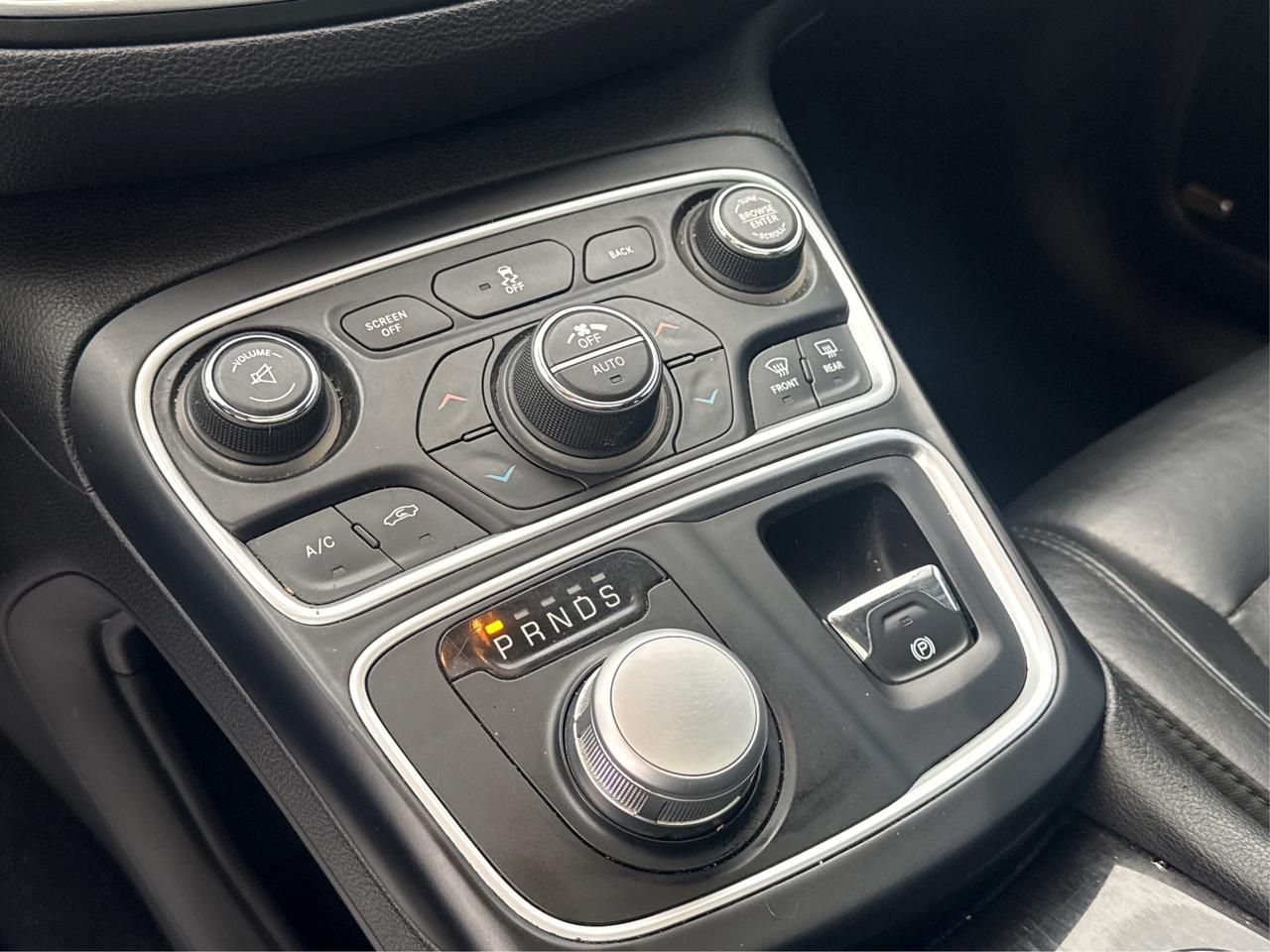 2015 Chrysler 200 NAV LEATHER PANO ROOF CLEAN WE FINANCE ALL CREDIT! Photo