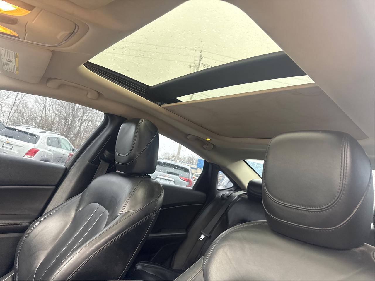 2015 Chrysler 200 NAV LEATHER PANO ROOF CLEAN WE FINANCE ALL CREDIT! Photo