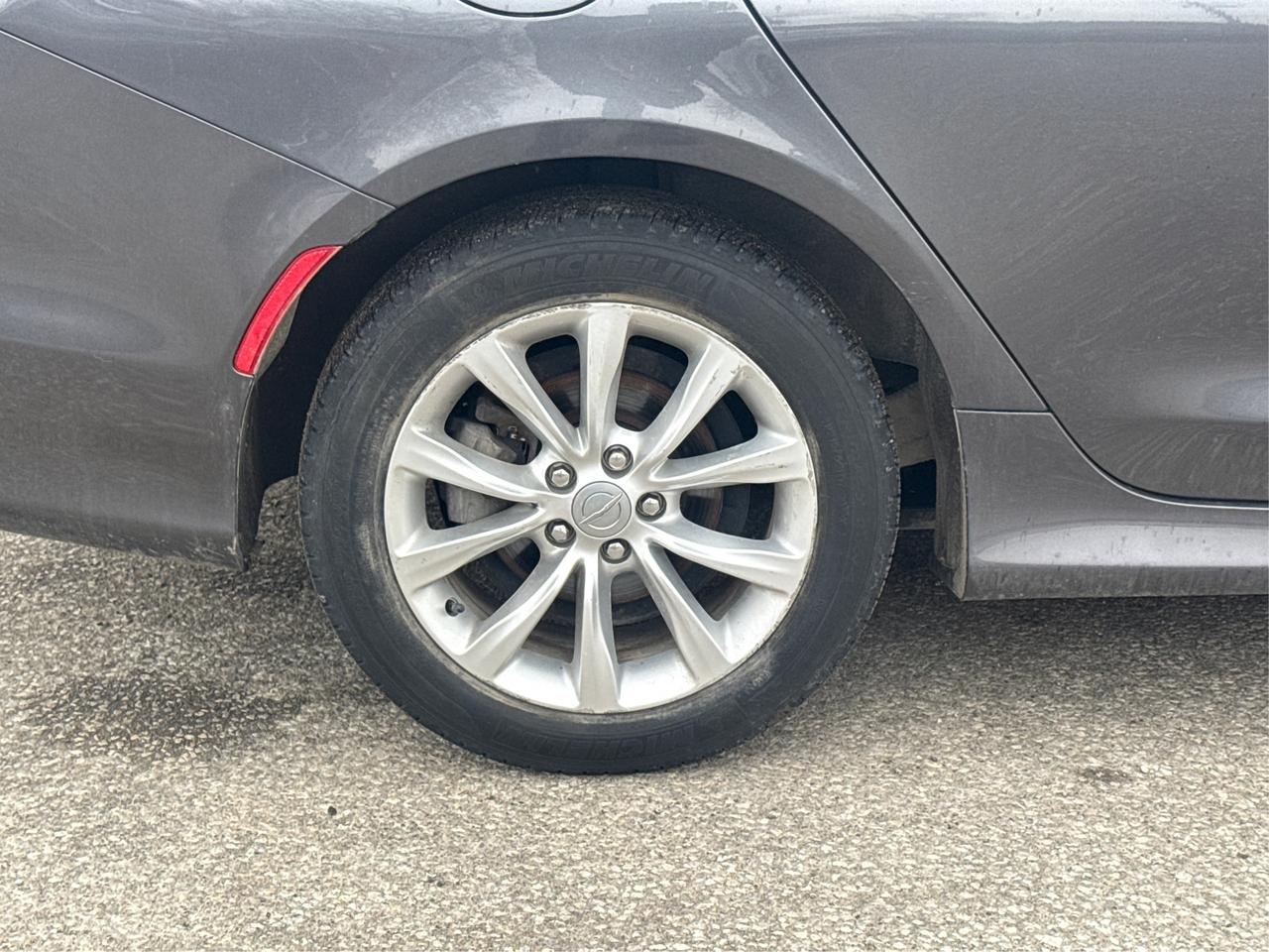 2015 Chrysler 200 NAV LEATHER PANO ROOF CLEAN WE FINANCE ALL CREDIT! Photo