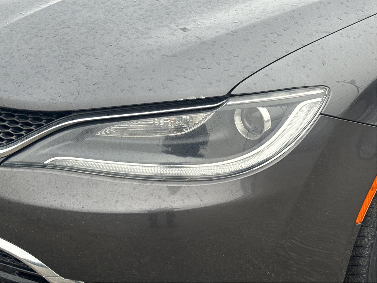 2015 Chrysler 200 NAV LEATHER PANO ROOF CLEAN WE FINANCE ALL CREDIT! Photo