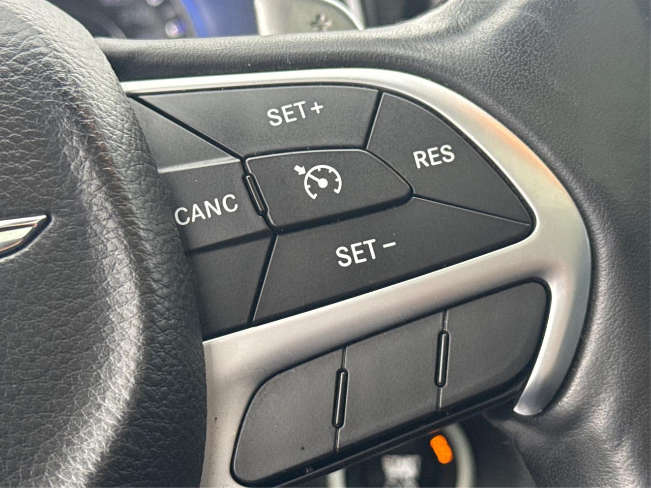 2015 Chrysler 200 NAV LEATHER PANO ROOF CLEAN WE FINANCE ALL CREDIT! Photo