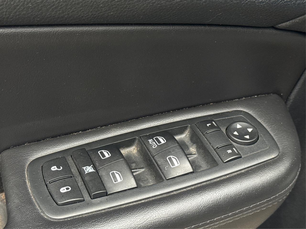 2015 Chrysler 200 NAV LEATHER PANO ROOF CLEAN WE FINANCE ALL CREDIT! Photo