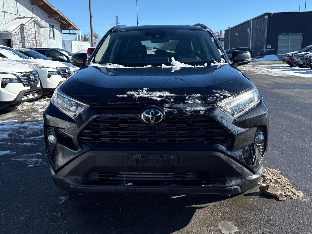 2021 Toyota RAV4 XLE   LEATHER   ONE OWNER Photo