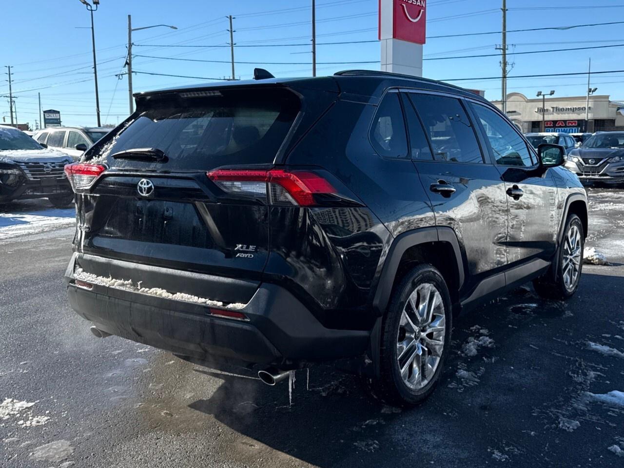 2021 Toyota RAV4 XLE   LEATHER   ONE OWNER Photo3