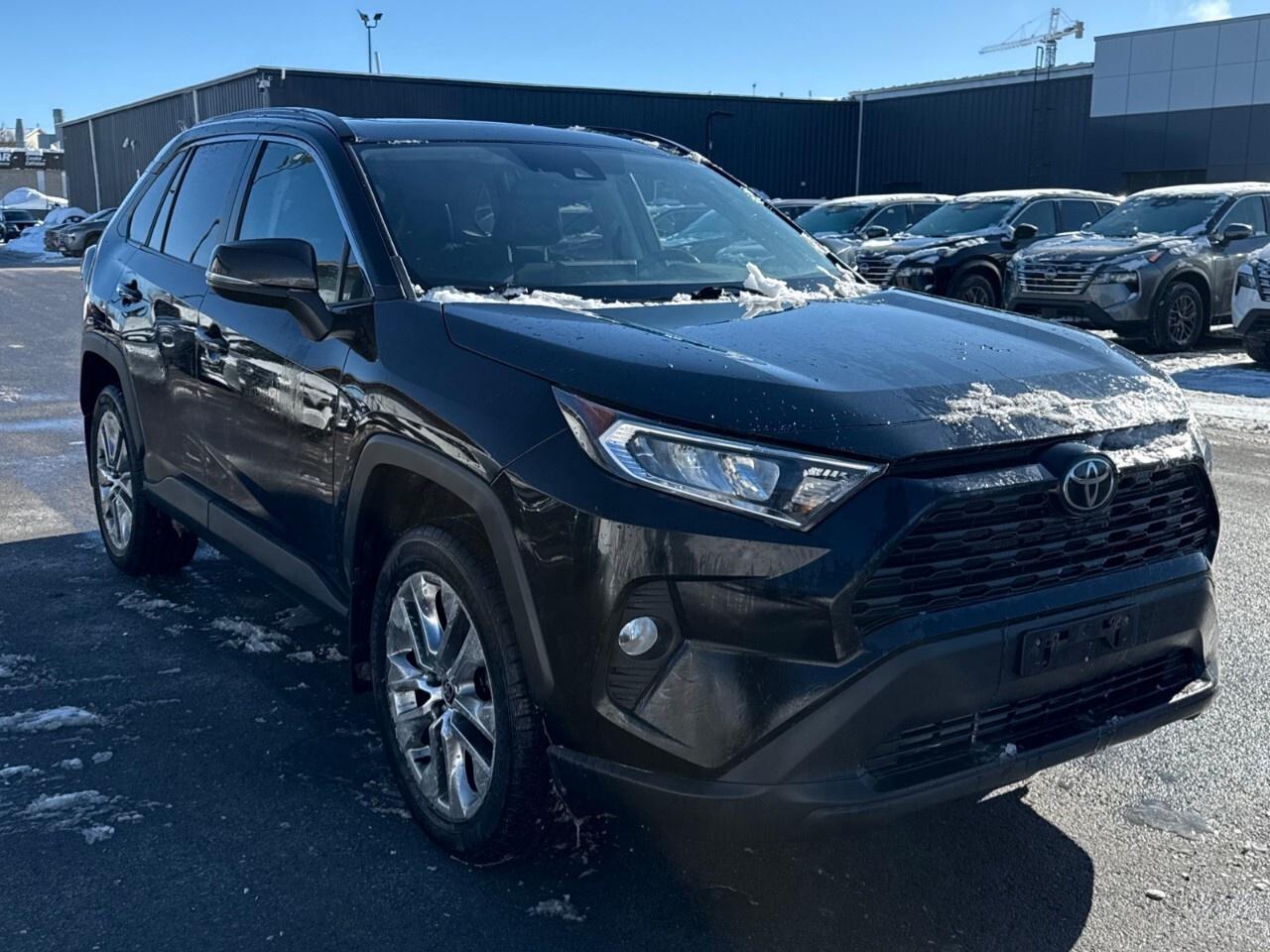 2021 Toyota RAV4 XLE   LEATHER   ONE OWNER Photo2