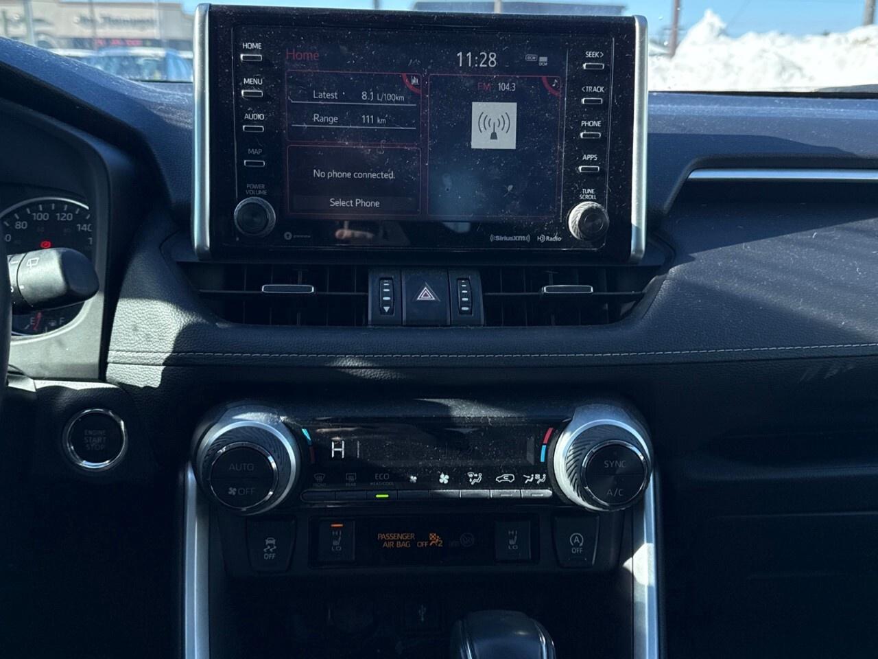 2021 Toyota RAV4 XLE   LEATHER   ONE OWNER Photo