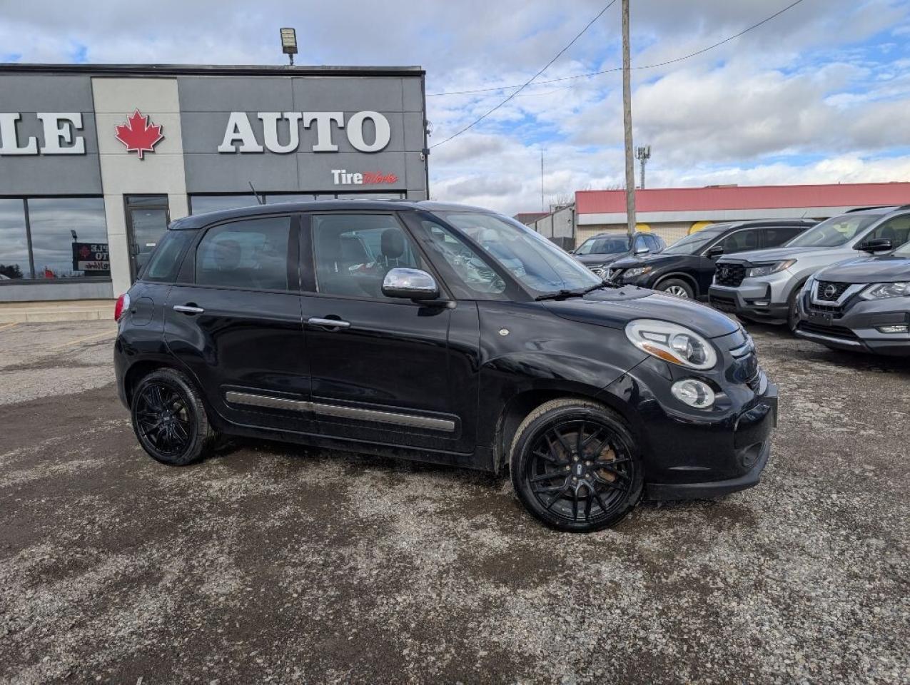 2015 Fiat 500L Lounge   NAV   LEATHER   PANOROOF   CAMERA Photo4