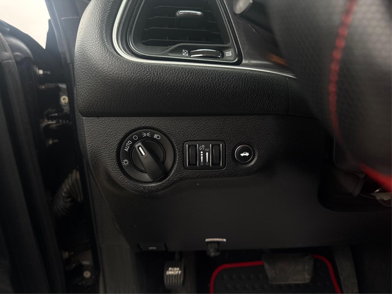 2015 Dodge Challenger NAV LEATHER HEATED SEATS! WE FINANCE ALL CREDIT! Photo