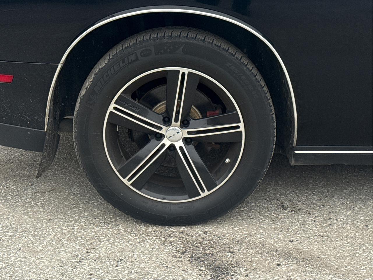 2015 Dodge Challenger NAV LEATHER HEATED SEATS! WE FINANCE ALL CREDIT! Photo