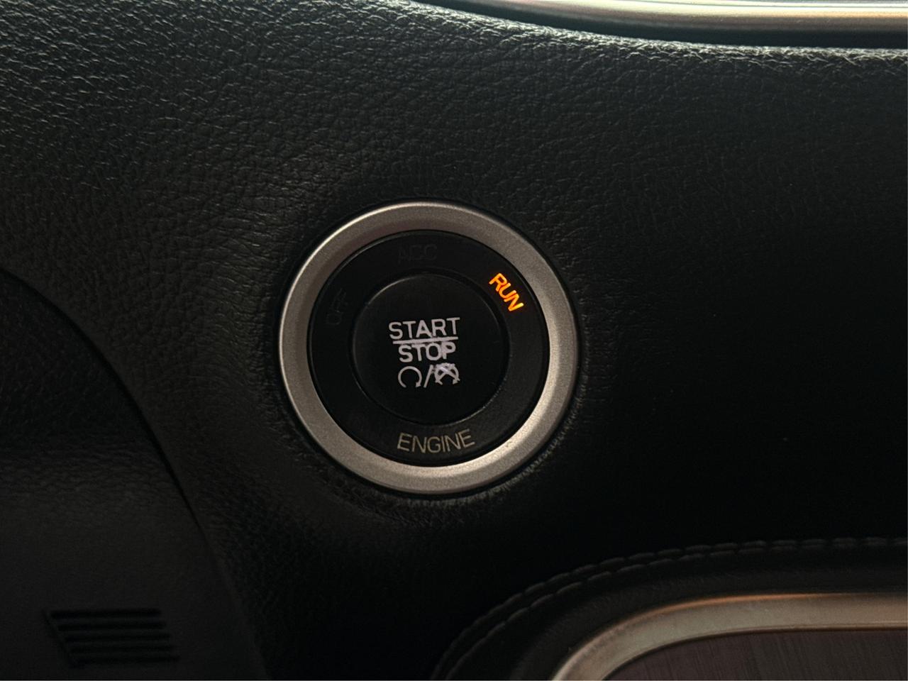 2015 Dodge Challenger NAV LEATHER HEATED SEATS! WE FINANCE ALL CREDIT! Photo