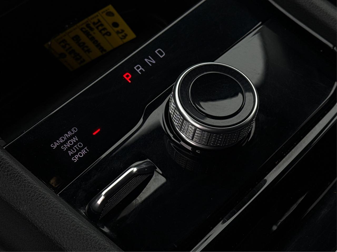 2023 Jeep Grand Cherokee NAV LEATHER HEATED SEATS! WE FINANCE ALL CREDIT! Photo