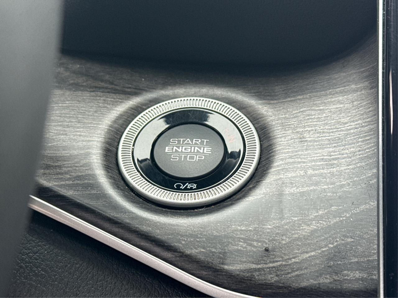 2023 Jeep Grand Cherokee NAV LEATHER HEATED SEATS! WE FINANCE ALL CREDIT! Photo