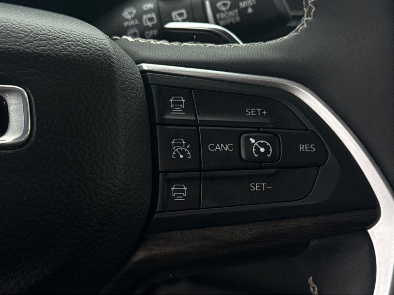 2023 Jeep Grand Cherokee NAV LEATHER HEATED SEATS! WE FINANCE ALL CREDIT! Photo