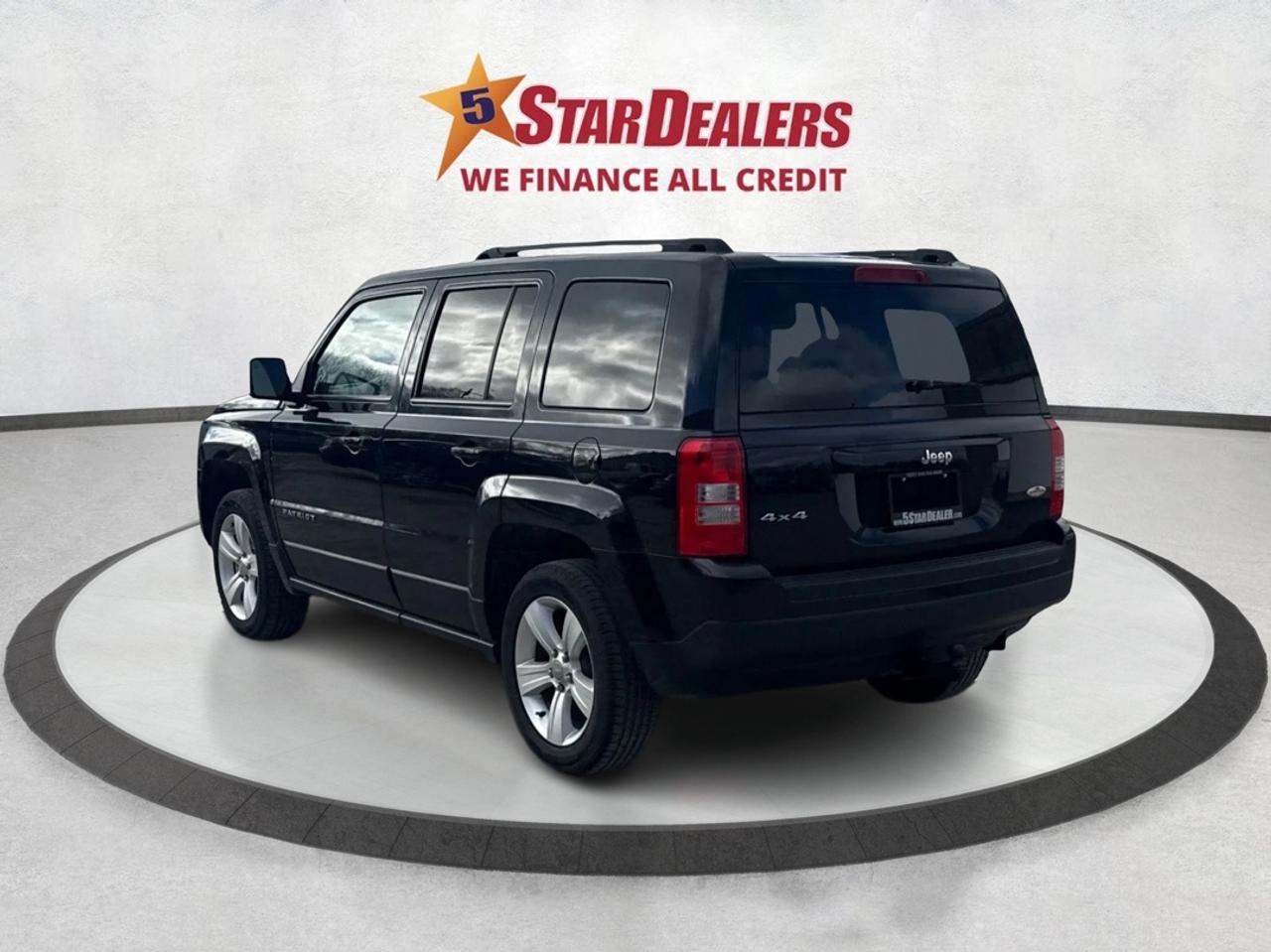 2015 Jeep Patriot 4WD HEATED SEATS CLEAN WE FINANCE ALL CREDIT! Photo4