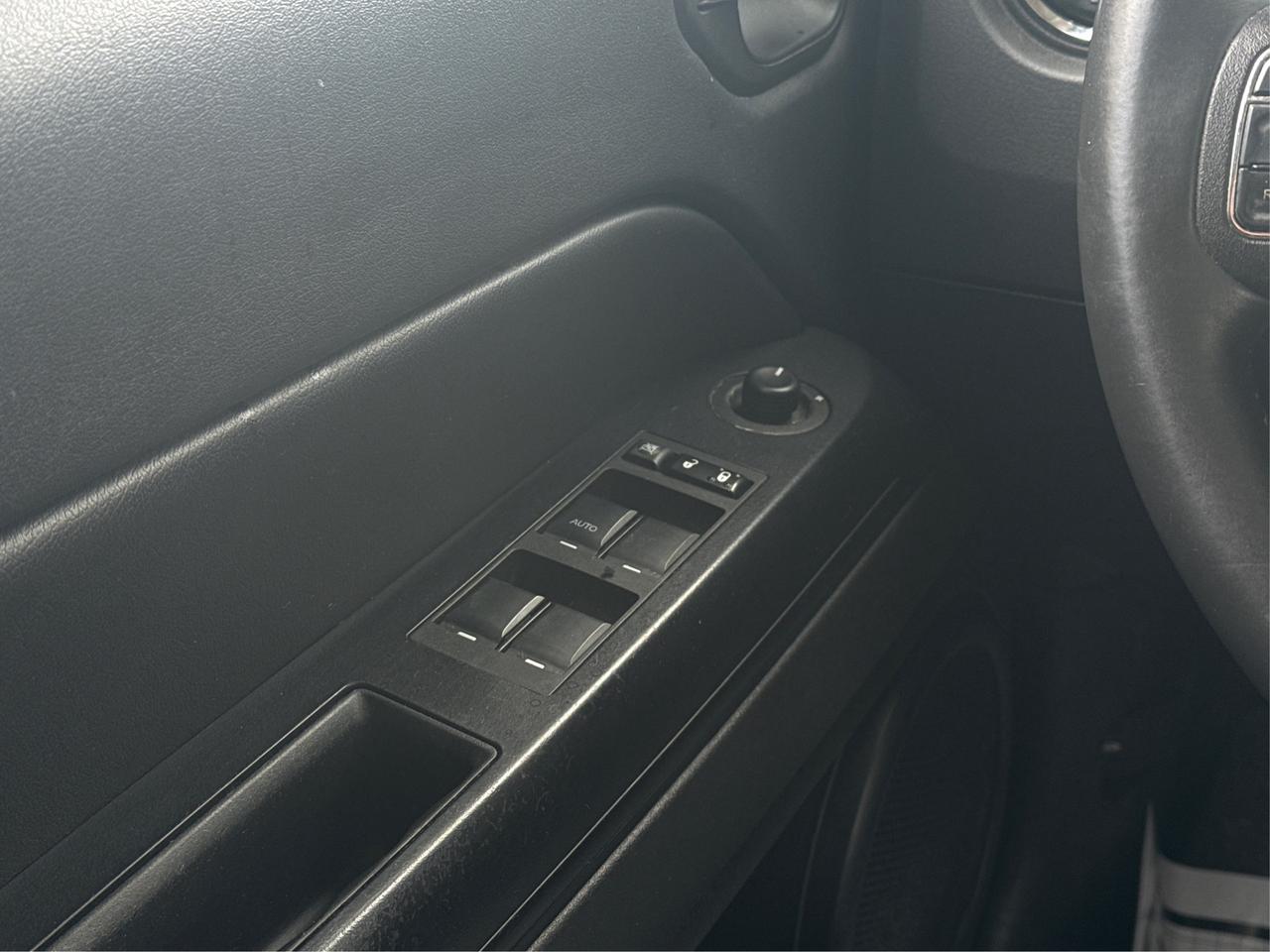 2015 Jeep Patriot 4WD HEATED SEATS CLEAN WE FINANCE ALL CREDIT! Photo