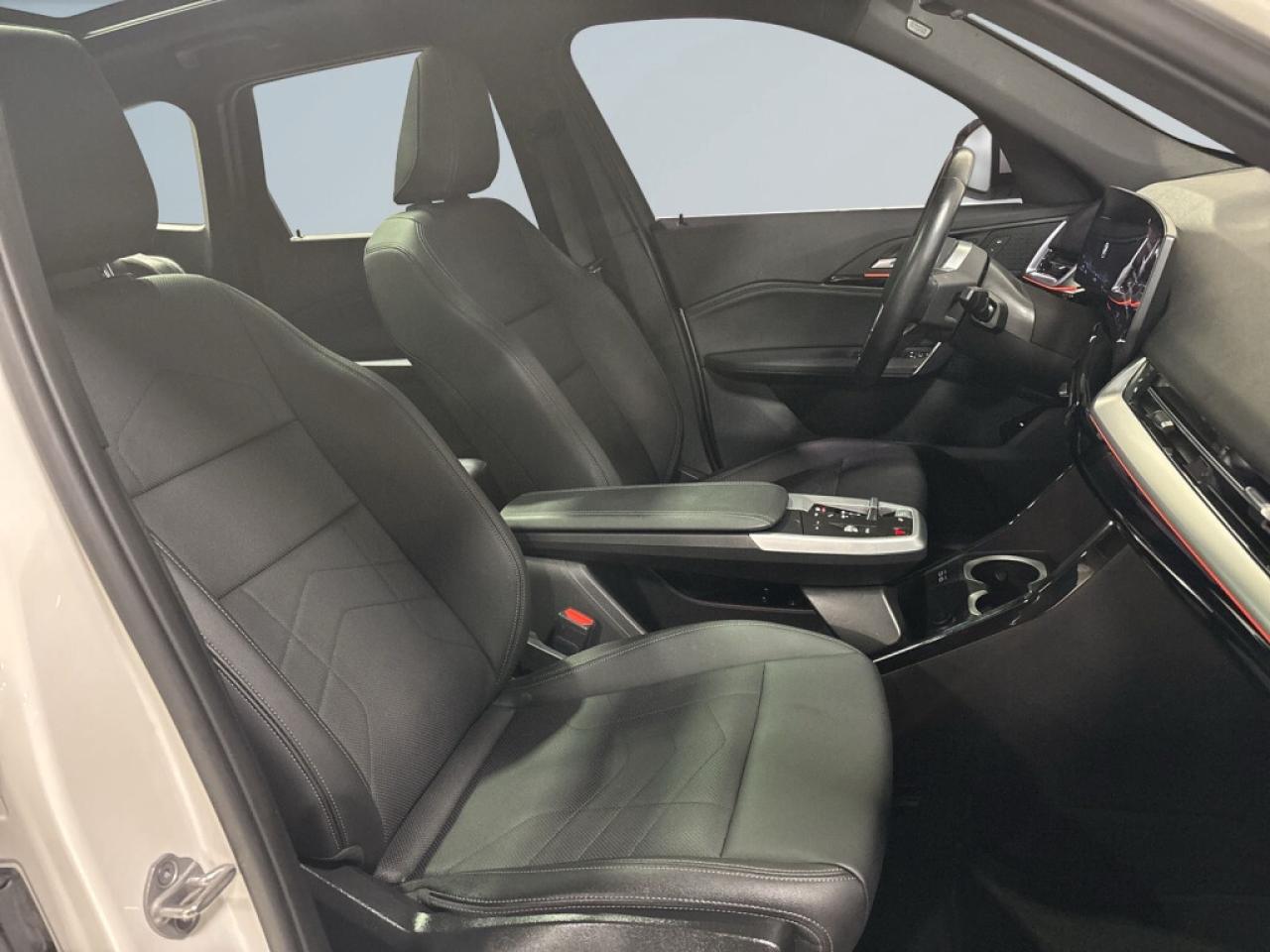 2023 BMW X1 xDrive28i AWD/NAVI/Leather/Pano Roof/Drive Assist/ Photo