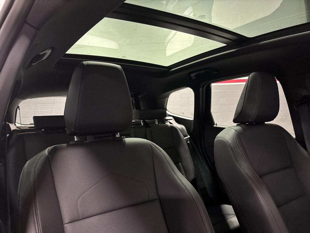 2023 BMW X1 xDrive28i AWD / NAVI / Leather / Panoramic Roof / Photo